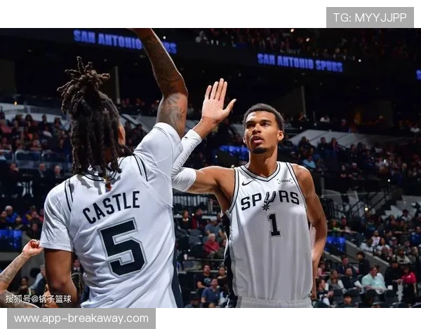 文班亚马谈战术角色：空间型内线需兼备策应与远投