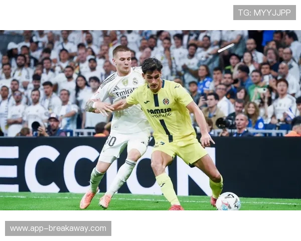 皇马七连胜紧咬巴萨，阿韦洛亚战术适应期受考验